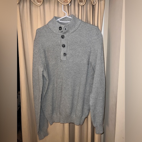 Like new Men's Izod gray button neck sweater medium - Picture 2 of 9